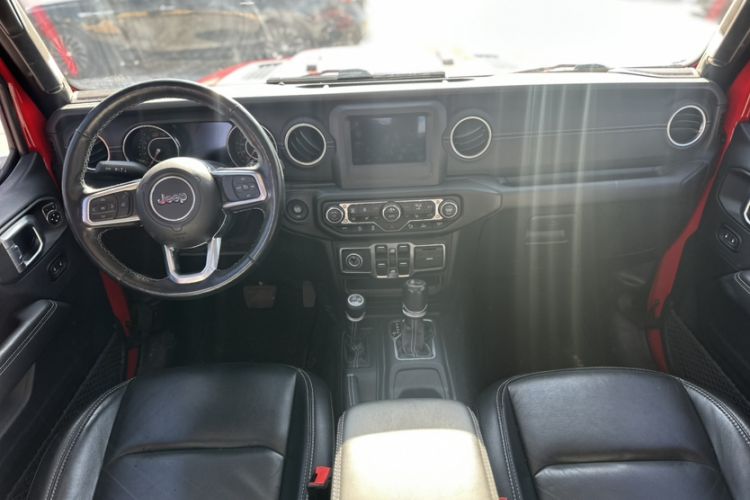 Used Jeep Wrangler 2019 2.0T Sahara Four-Door Version China VI Emission Standard Interior 6