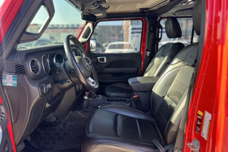 Used Jeep Wrangler 2019 2.0T Sahara Four-Door Version China VI Emission Standard Interior 7