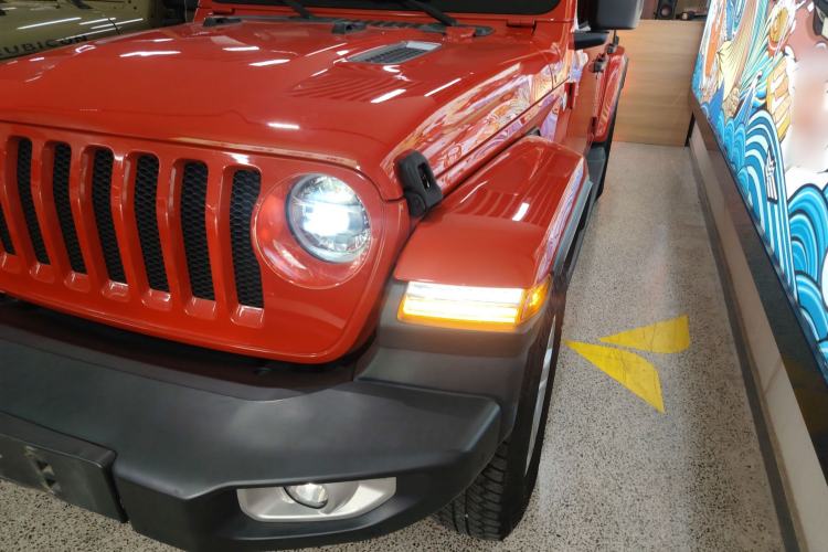 Used Jeep Wrangler 2019 2.0T Sahara Four-Door Version China VI Emission Standard Left Front Headlight