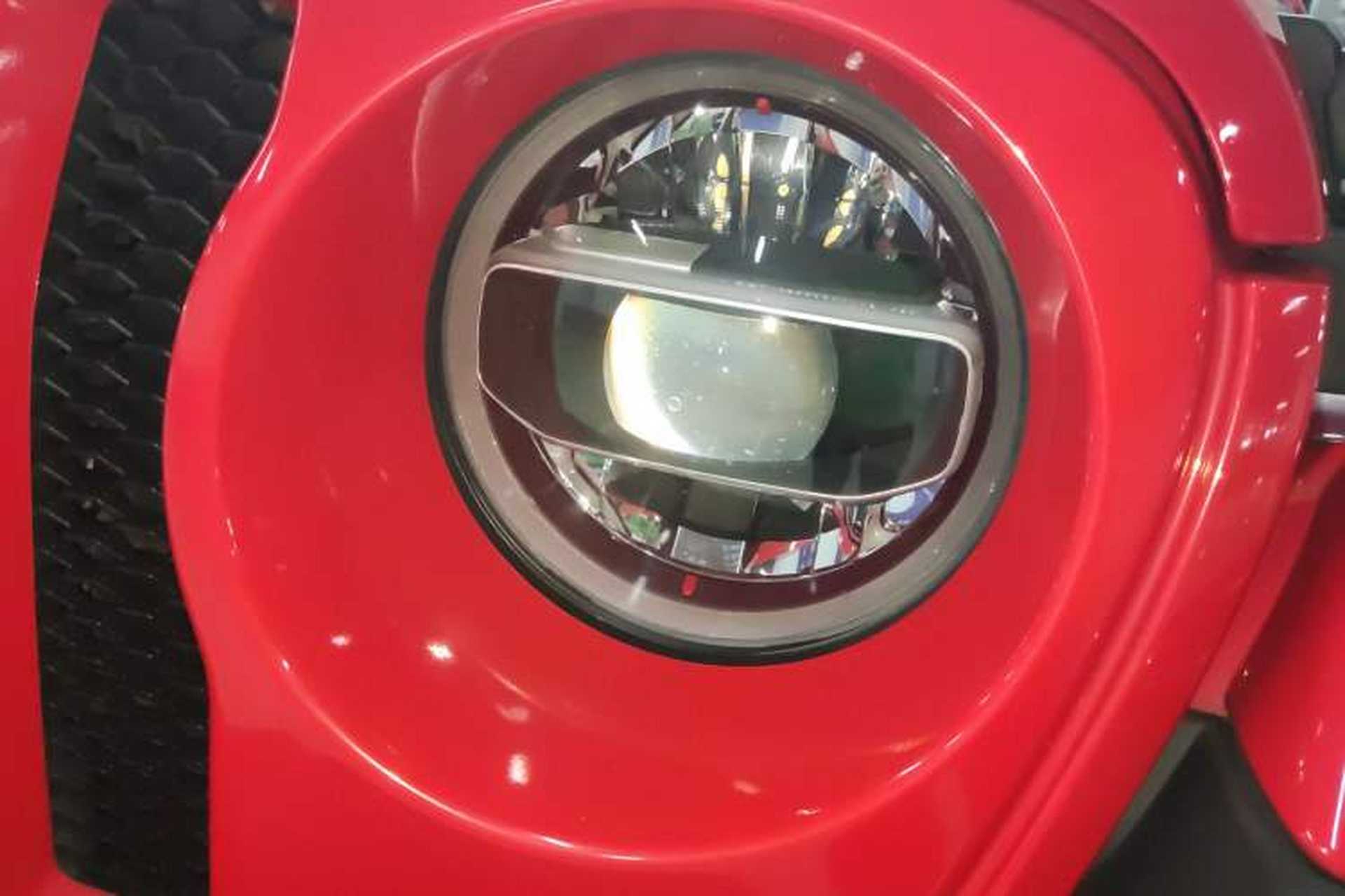 Used Jeep Wrangler 2019 2.0T Sahara Four-Door Version China VI Emission Standard Left Front Headlight