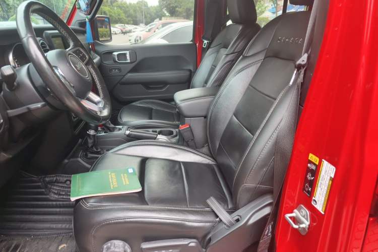 Used Jeep Wrangler 2019 2.0T Sahara Four-Door Version China VI Emission Standard Left Front Seat