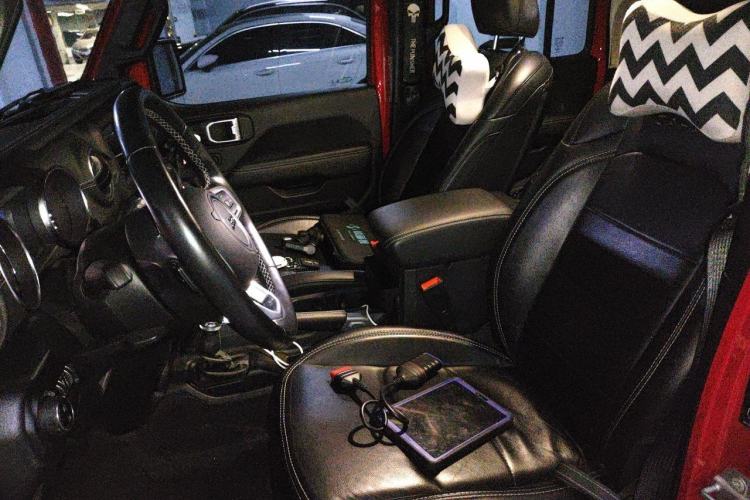 Used Jeep Wrangler 2019 2.0T Sahara Four-Door Version China VI Emission Standard Left Front Seat