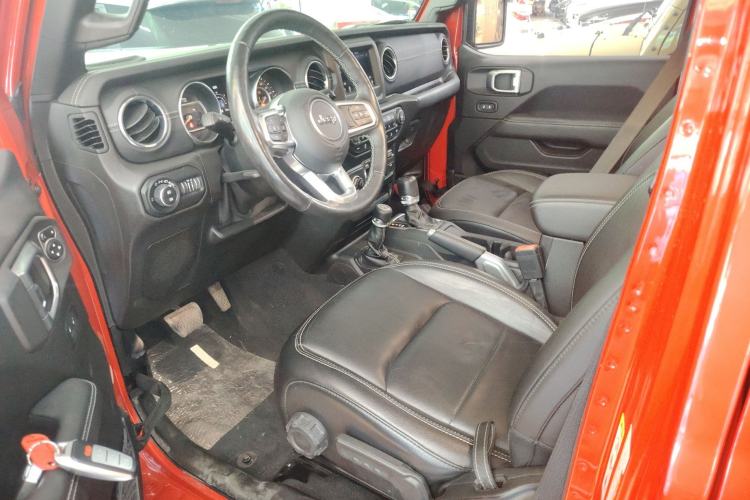 Used Jeep Wrangler 2019 2.0T Sahara Four-Door Version China VI Emission Standard Left Front Seat