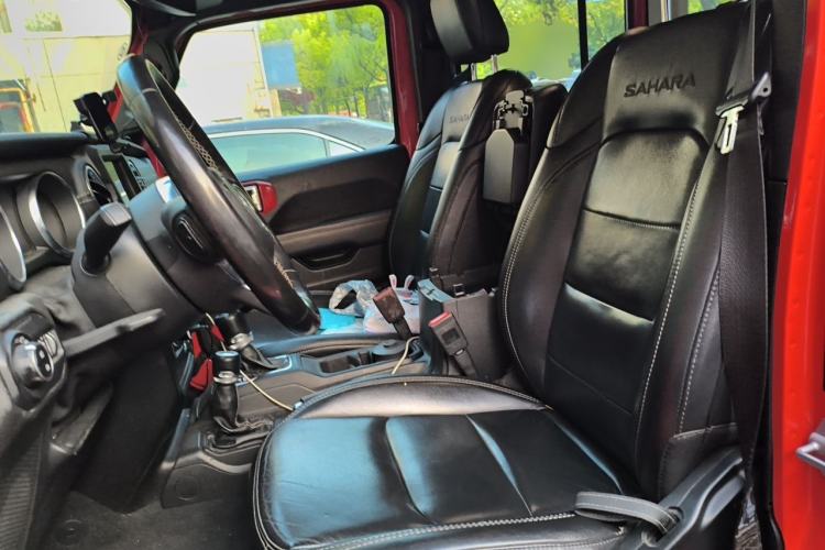 Used Jeep Wrangler 2019 2.0T Sahara Four-Door Version China VI Emission Standard Left Front Seat