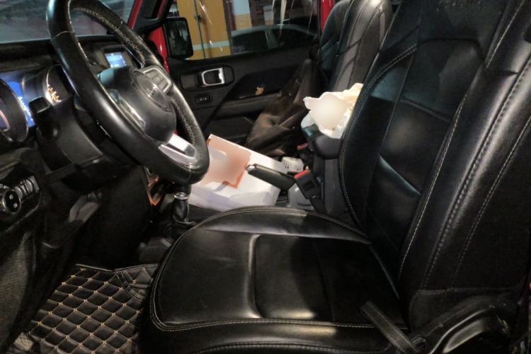 Used Jeep Wrangler 2019 2.0T Sahara Four-Door Version China VI Emission Standard Left Front Seat