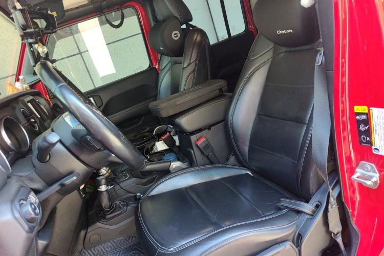 Used Jeep Wrangler 2019 2.0T Sahara Four-Door Version China VI Emission Standard Left Front Seat