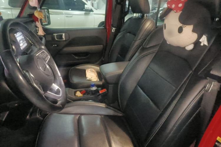 Used Jeep Wrangler 2019 2.0T Sahara Four-Door Version China VI Emission Standard Left Front Seat