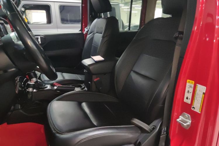 Used Jeep Wrangler 2019 2.0T Sahara Four-Door Version China VI Emission Standard Left Front Seat
