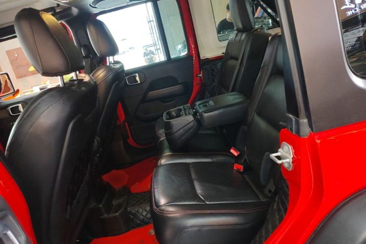 Used Jeep Wrangler 2019 2.0T Rubicon Four-Door Version China VI Emission Standard Left Rear Seat