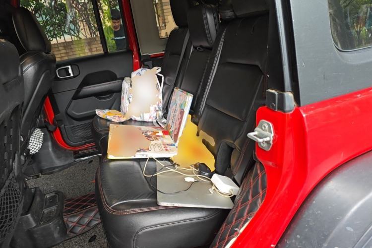 Used Jeep Wrangler 2019 2.0T Rubicon Four-Door Version China V Emission Standard Left Rear Seat