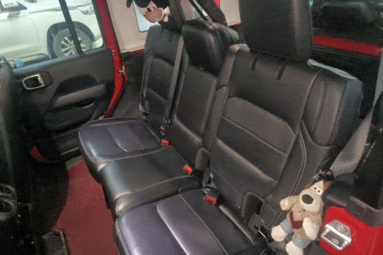 Used Jeep Wrangler 2019 2.0T Sahara Four-Door Version China VI Emission Standard Left Rear Seat