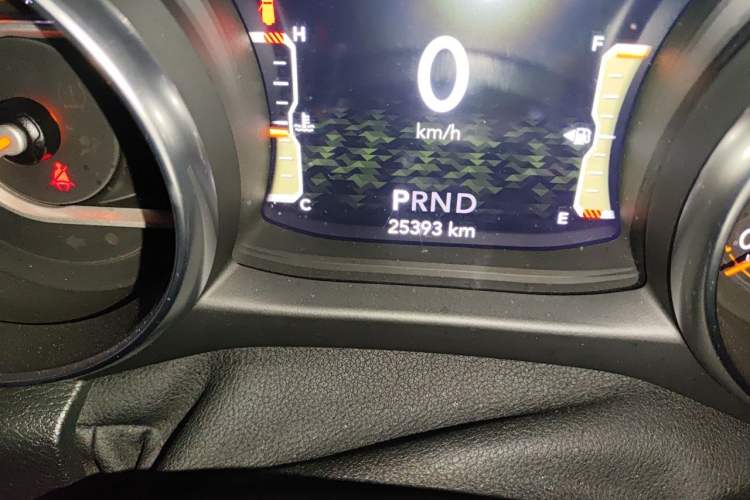 Used Jeep Wrangler 2019 2.0T Sahara Four-Door Version China VI Emission Standard Odometer Close Up