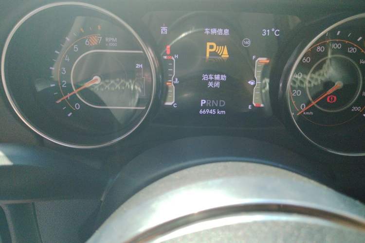 Used Jeep Wrangler 2019 2.0T Sahara Four-Door Version China VI Emission Standard Odometer Close Up