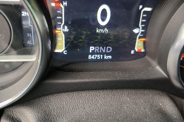 Used Jeep Wrangler 2019 2.0T Sahara Four-Door Version China VI Emission Standard Odometer Close Up