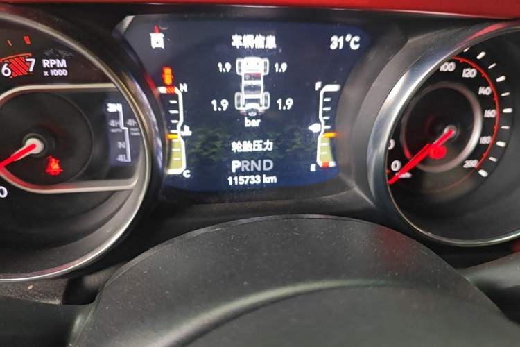 Used Jeep Wrangler 2019 2.0T Rubicon Four-Door Version China V Emission Standard Odometer Close Up