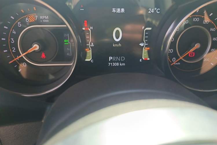Used Jeep Wrangler 2019 2.0T Sahara Four-Door Version China VI Emission Standard Odometer Close Up