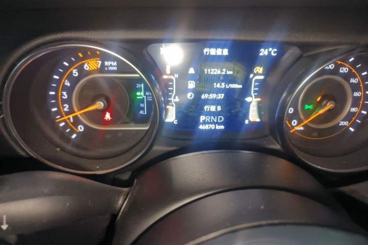 Used Jeep Wrangler 2019 2.0T Sahara Four-Door Version China VI Emission Standard Odometer Close Up