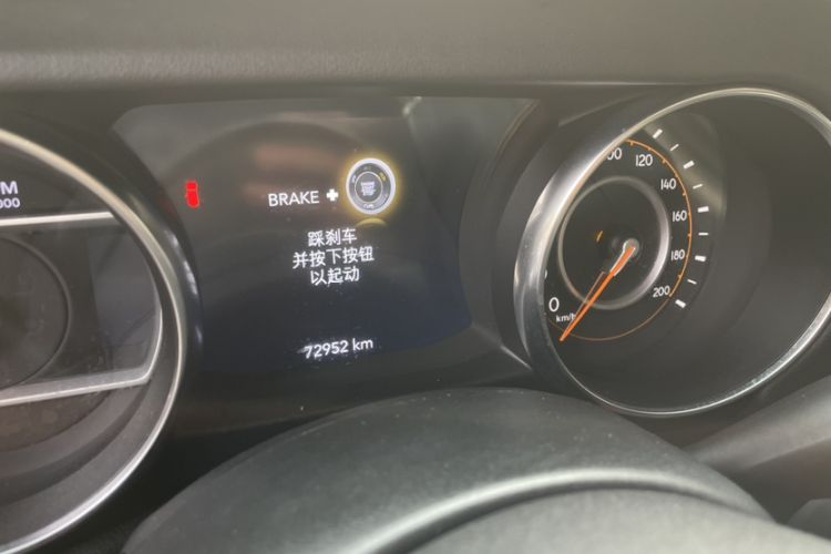 Used Jeep Wrangler 2019 2.0T Sahara Four-Door Version China VI Emission Standard Odometer Close Up