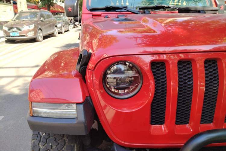 Used Jeep Wrangler 2019 2.0T Sahara Four-Door Version China VI Emission Standard Right Front Headlight