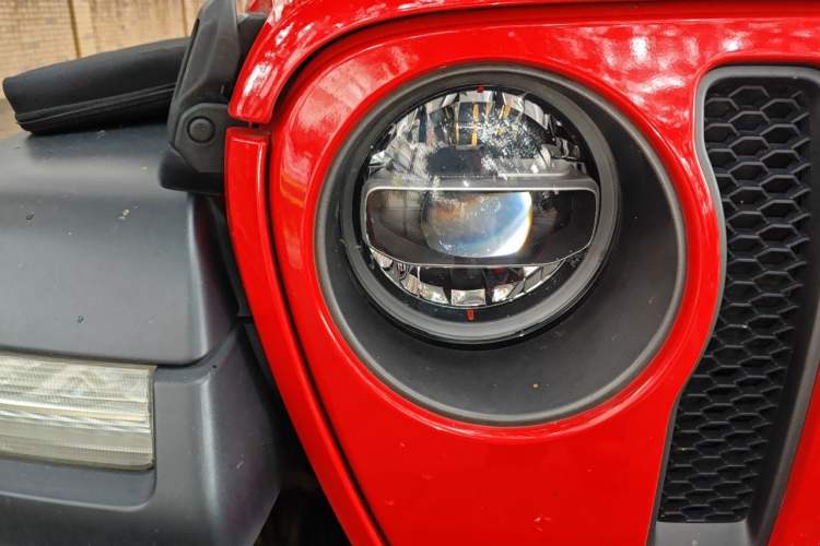 Used Jeep Wrangler 2019 2.0T Rubicon Four-Door Version China V Emission Standard Right Front Headlight