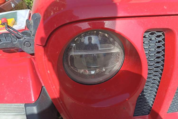 Used Jeep Wrangler 2019 2.0T Sahara Four-Door Version China VI Emission Standard Right Front Headlight