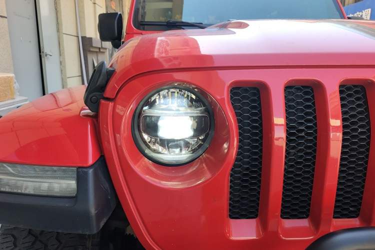Used Jeep Wrangler 2019 2.0T Sahara Four-Door Version China VI Emission Standard Right Front Headlight