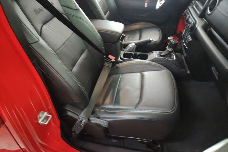 Used Jeep Wrangler 2019 2.0T Sahara Four-Door Version China VI Emission Standard Right Front Seat