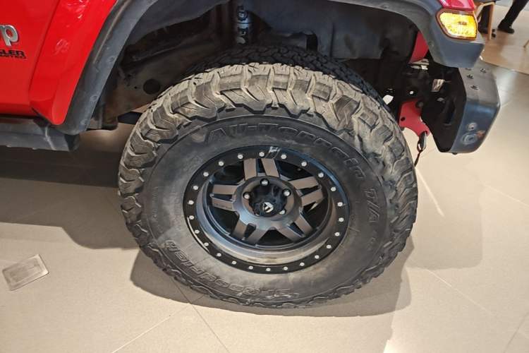 Used Jeep Wrangler 2019 2.0T Sahara 4-Door Version China V Standard Right Front Wheel Hub