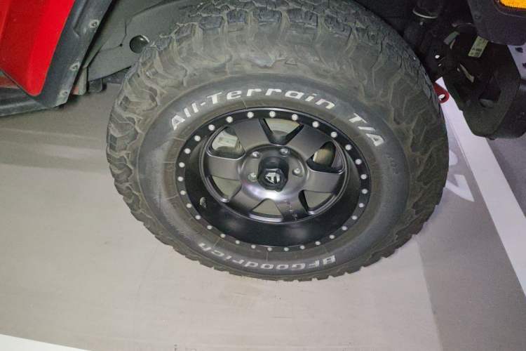 Used Jeep Wrangler 2019 2.0T Sahara Four-Door Version China VI Emission Standard Right Front Wheel Hub