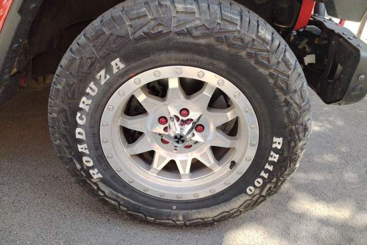 Used Jeep Wrangler 2019 2.0T Sahara Four-Door Version China VI Emission Standard Right Front Wheel Hub
