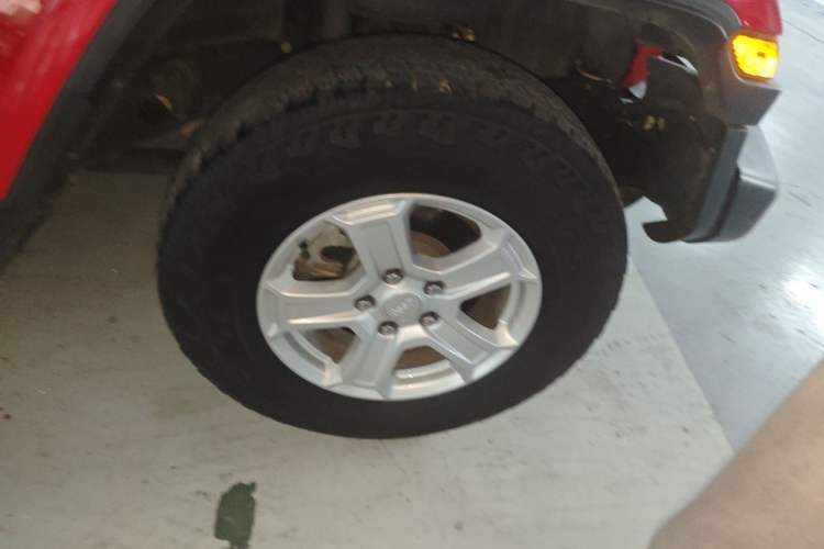 Used Jeep Wrangler 2019 2.0T Sahara 4-Door Version China V Standard Right Front Wheel Hub