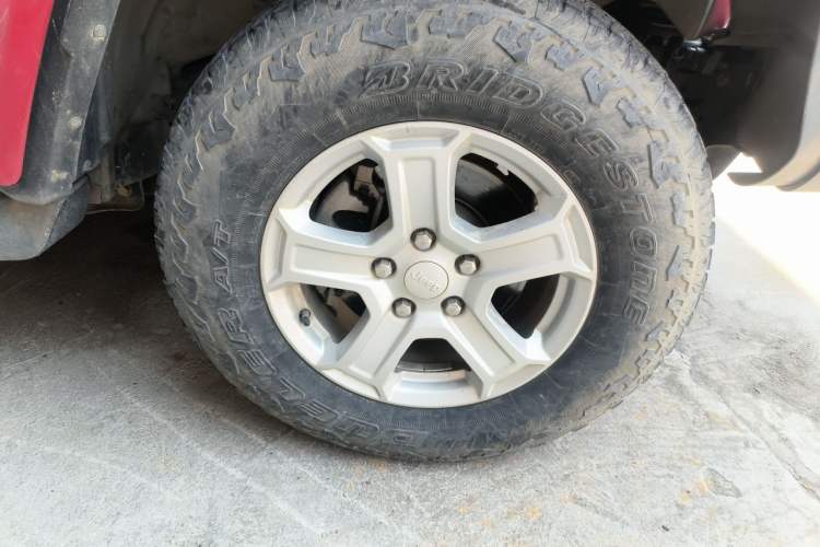 Used Jeep Wrangler  Right Front Wheel Hub