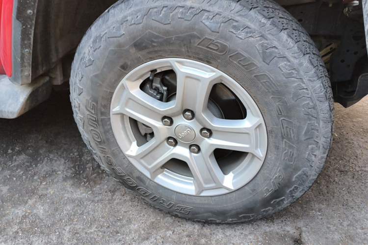 Used Jeep Wrangler 2019 2.0T Sahara Four-Door Version China VI Emission Standard Right Front Wheel Hub