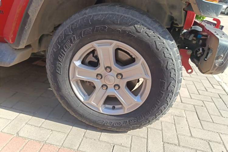 Used Jeep Wrangler 2019 2.0T Sahara Four-Door Version China VI Emission Standard Right Front Wheel Hub