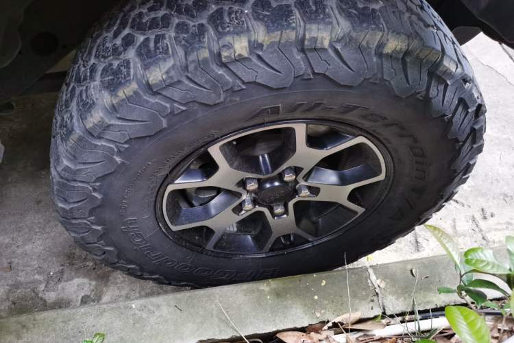 Used Jeep Wrangler  Right Front Wheel Hub