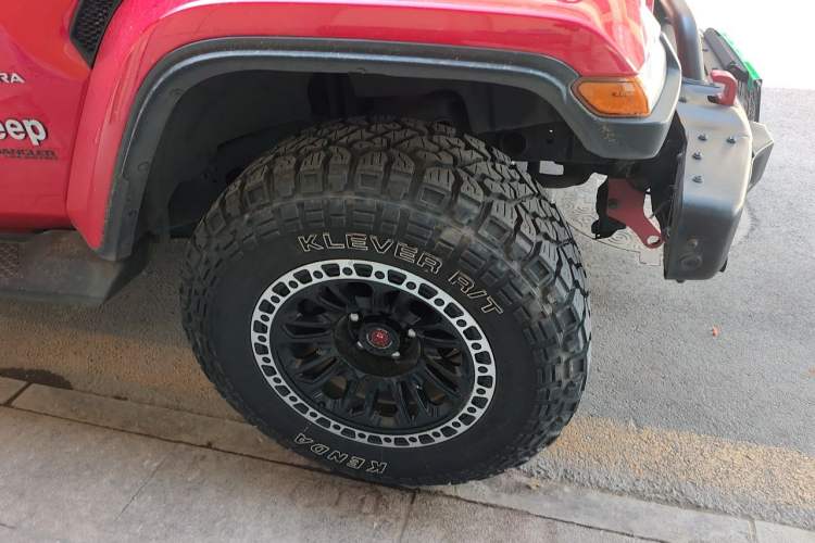 Used Jeep Wrangler 2019 2.0T Sahara Four-Door Version China VI Emission Standard Right Front Wheel Hub