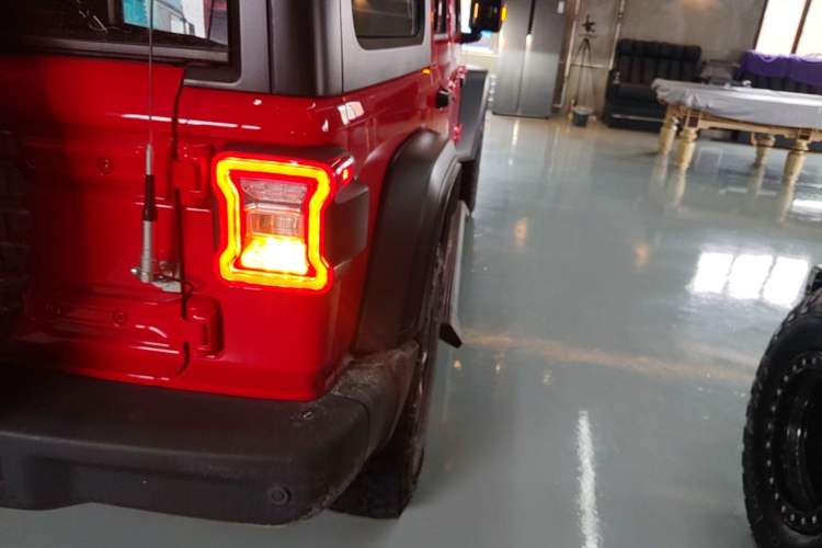 Used Jeep Wrangler 2019 2.0T Rubicon Four-Door Version China VI Emission Standard Right Rear Taillight