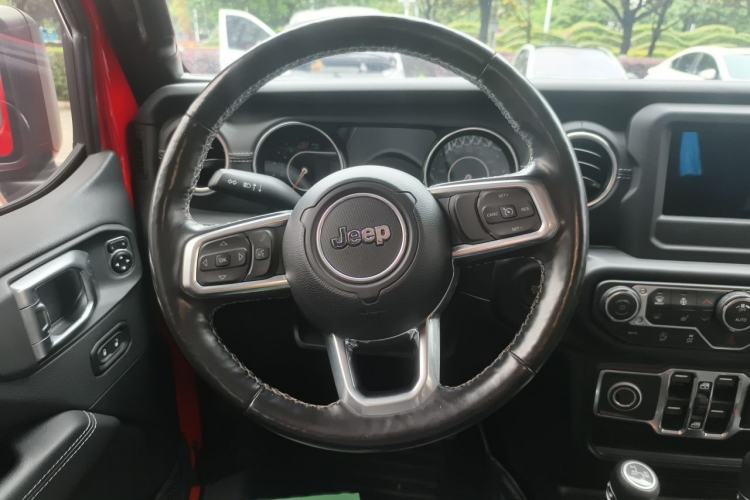 Used Jeep Wrangler 2019 2.0T Sahara Four-Door Version China VI Emission Standard Steering Wheel