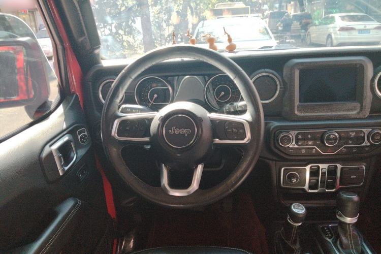 Used Jeep Wrangler 2019 2.0T Sahara Four-Door Version China VI Emission Standard Steering Wheel