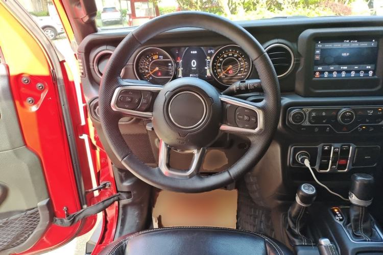 Used Jeep Wrangler 2019 2.0T Sahara 4-Door Version China V Standard Steering Wheel