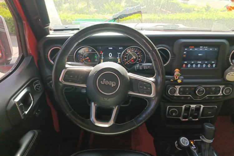 Used Jeep Wrangler 2019 2.0T Sahara Four-Door Version China VI Emission Standard Steering Wheel