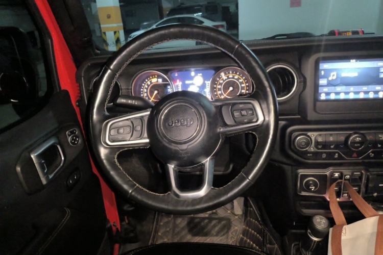 Used Jeep Wrangler 2019 2.0T Sahara Four-Door Version China VI Emission Standard Steering Wheel
