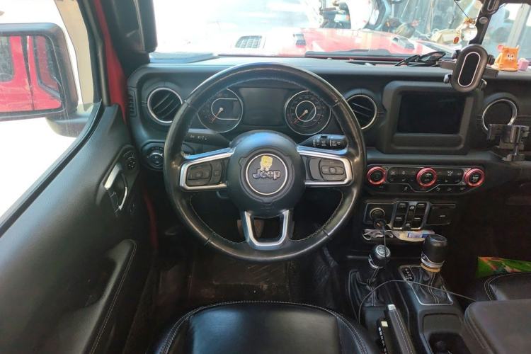 Used Jeep Wrangler 2019 2.0T Sahara Four-Door Version China VI Emission Standard Steering Wheel
