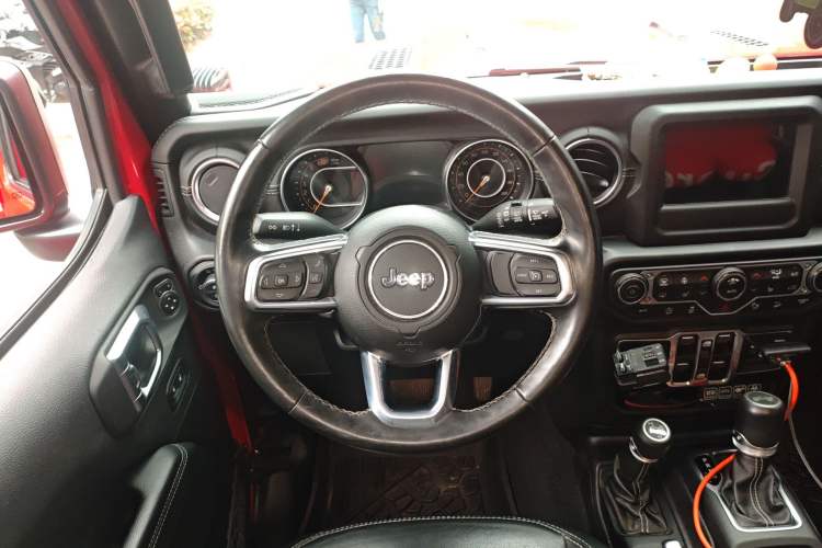 Used Jeep Wrangler 2019 2.0T Sahara 4-Door Version China V Standard Steering Wheel