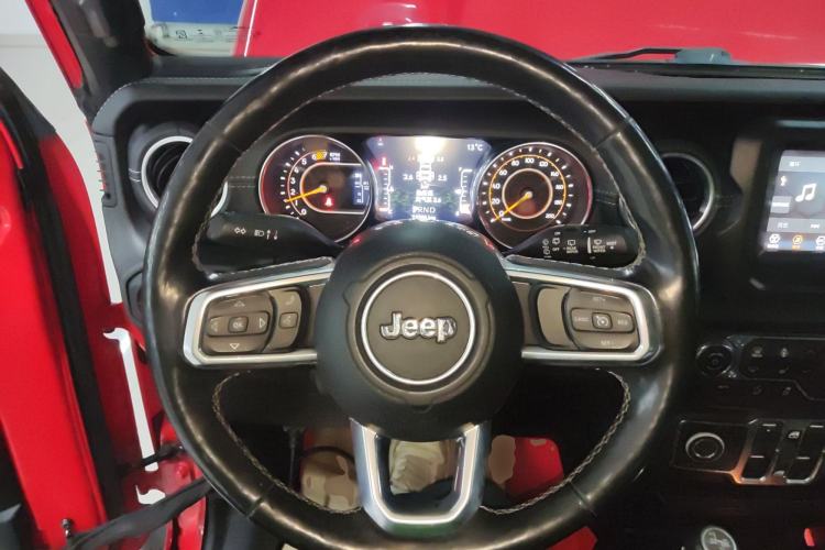 Used Jeep Wrangler 2019 2.0T Sahara Four-Door Version China VI Emission Standard Steering Wheel
