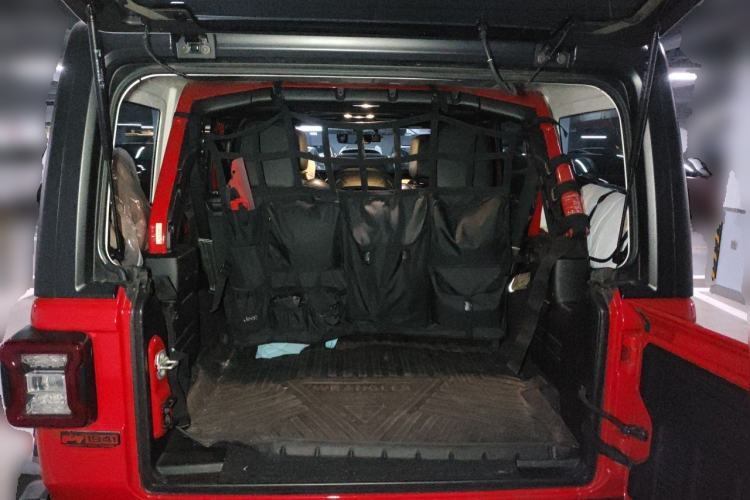 Used Jeep Wrangler 2019 2.0T Sahara Four-Door Version China VI Emission Standard Trunk