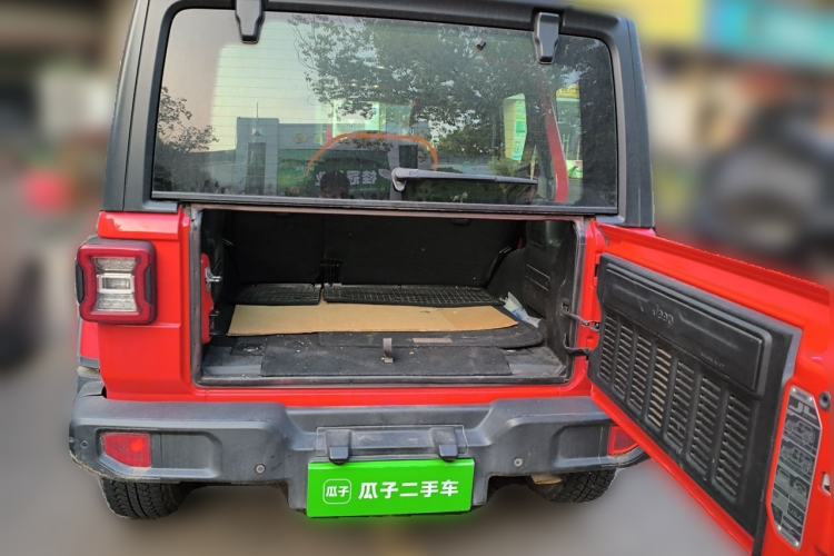 Used Jeep Wrangler 2019 2.0T Sahara Four-Door Version China VI Emission Standard Trunk