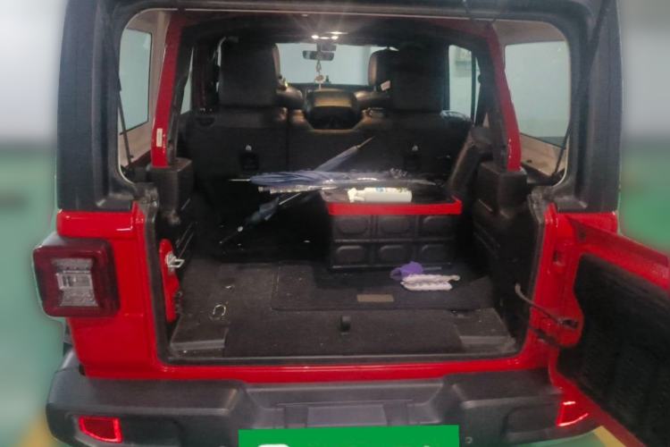 Used Jeep Wrangler 2019 2.0T Sahara Four-Door Version China VI Emission Standard Trunk