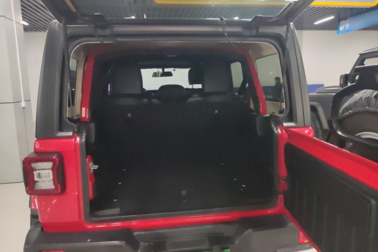 Used Jeep Wrangler 2019 2.0T Sahara Four-Door Version China VI Emission Standard Trunk