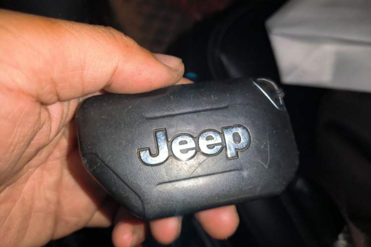 Used Jeep Wrangler 2019 2.0T Sahara Four-Door Version China VI Emission Standard Vehicle Key